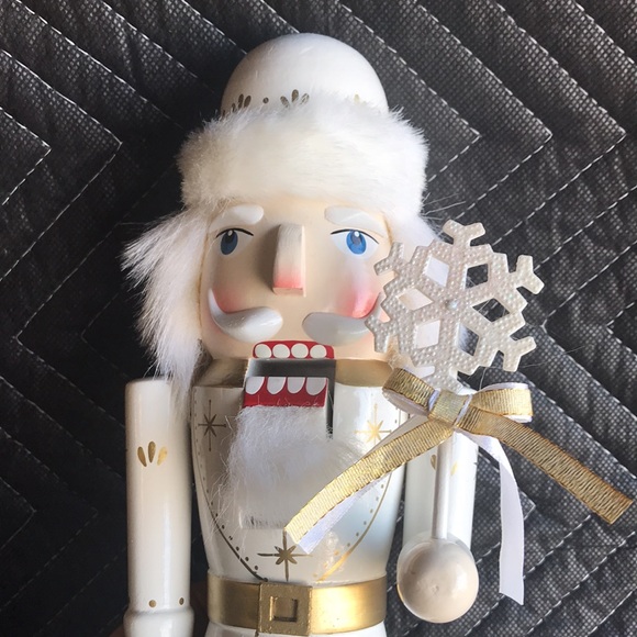 Nutcracker Snowflake Holiday Decor - Picture 9 of 13